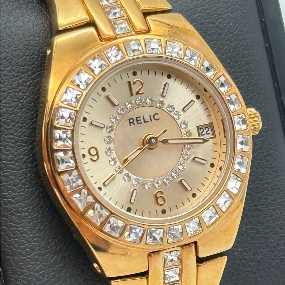 Relic gold tone watch, 28mm size case, 6in size wrist bracelet
